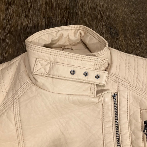 HOST PICK⭐️GUESS FAUX-Leather MOTO JACKET - Picture 5 of 13